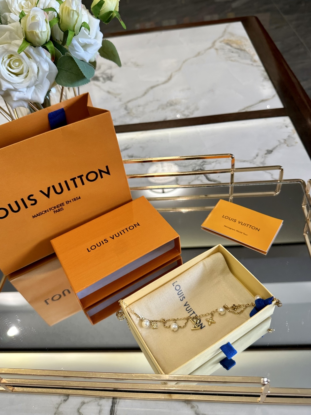 LV jewelry model 25